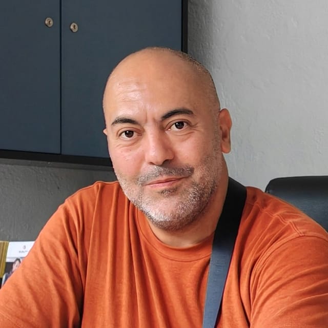 M. Saad, fondateur de Cars Top Deal, à son bureau de St-Maurice